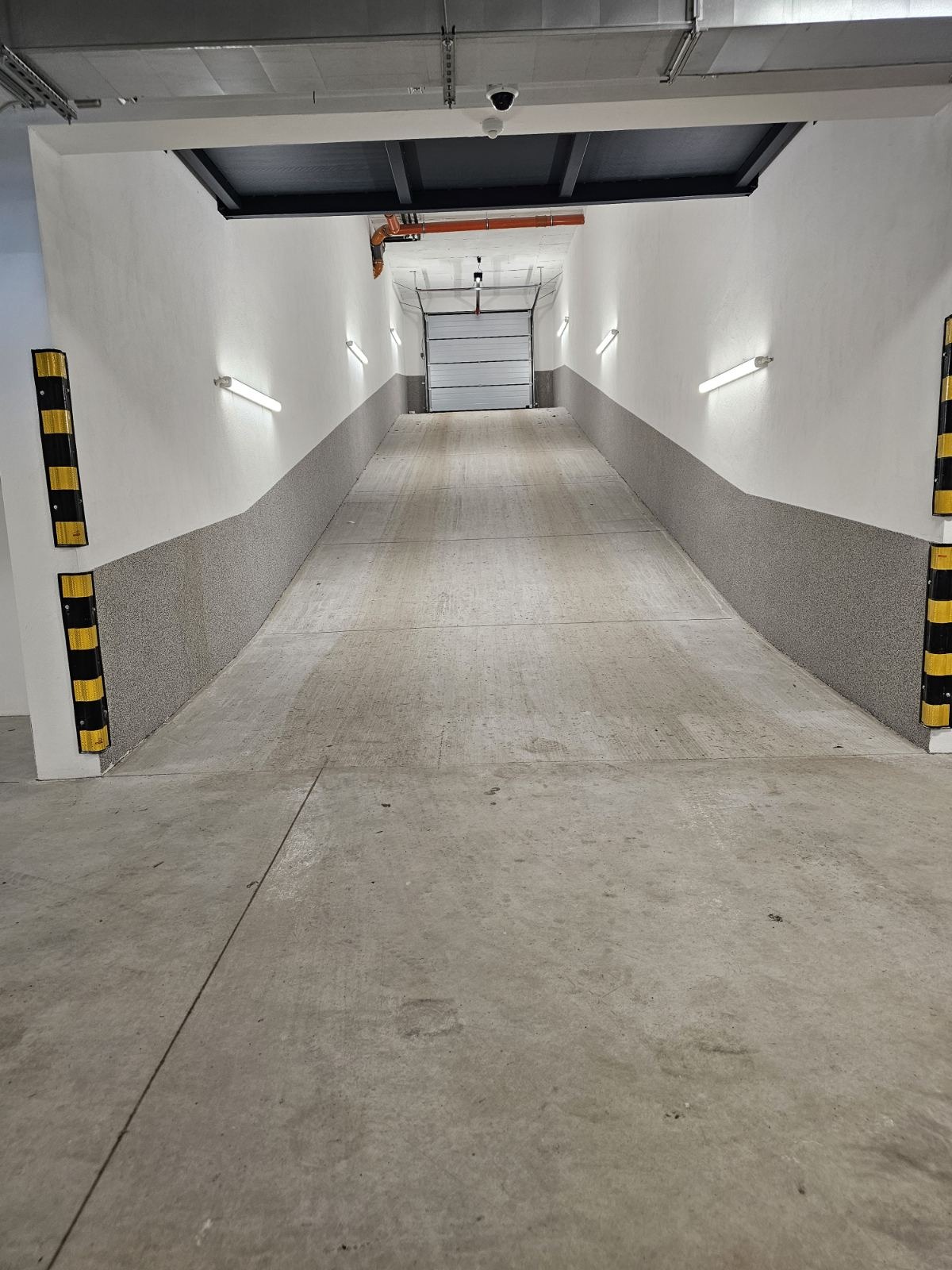 Дава под наем ГАРАЖ, ПАРКОМЯСТО, гр. София, Надежда 2, снимка 3 - Гаражи и паркоместа - 53796913