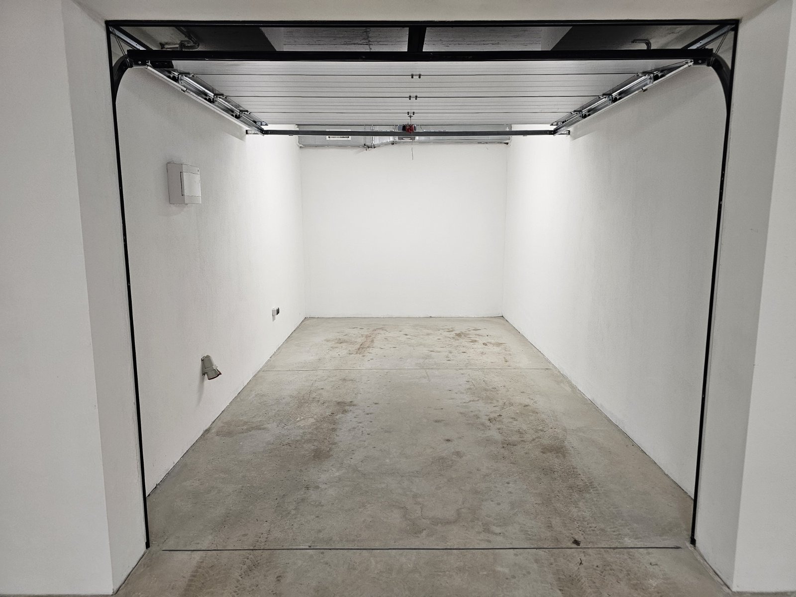 Дава под наем ГАРАЖ, ПАРКОМЯСТО, гр. София, Надежда 2