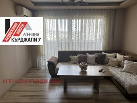 3 спаваће собе Вазрожденци, Карджали 1