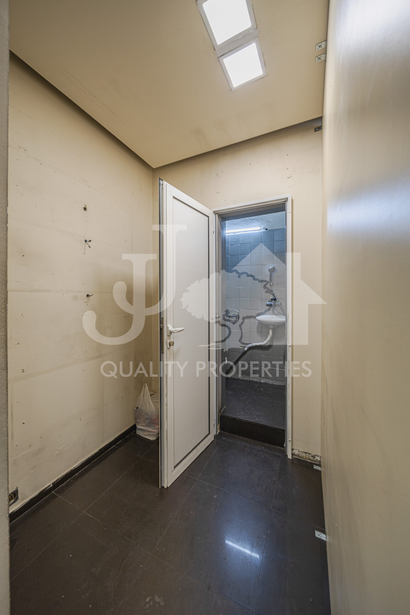 Дава под наем МАГАЗИН, гр. София, Център, снимка 4 - Магазини - 53945669