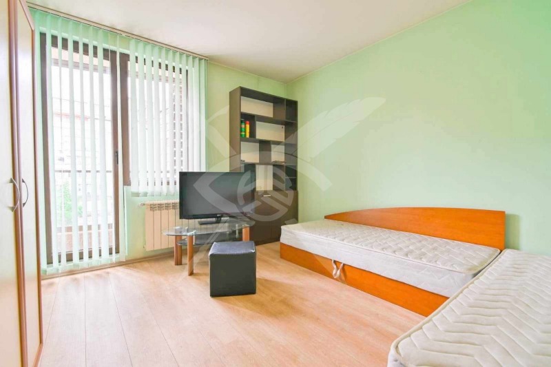 Zu vermieten  2 Schlafzimmer Sofia , Belite brezi , 100 qm | 21182110 - Bild [7]