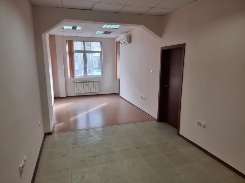 Te huur  Kantoor Sofia , Tsentar , 150 m² | 60101381