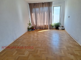 3-стаен град София, Слатина 8