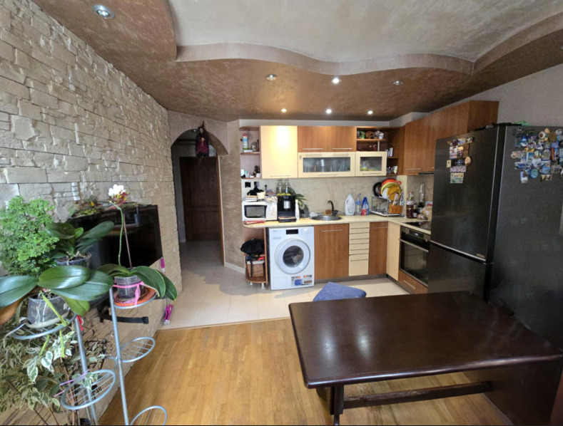 Дава под нем  2-стаен, град Пловдив, Кючук Париж •  350 EUR • ID 14312650 — holmes.bg - [1] 