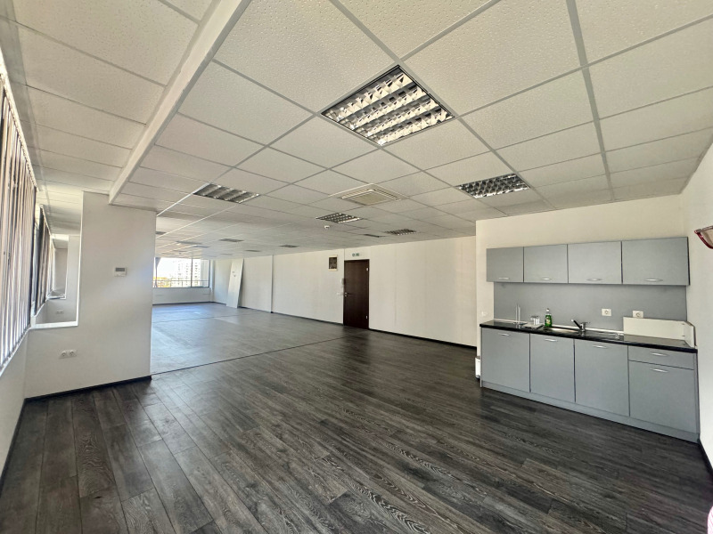 Дава под нем  Офис, град София, Люлин - център • 1 400 EUR • ID 71531148 — holmes.bg - [1] 