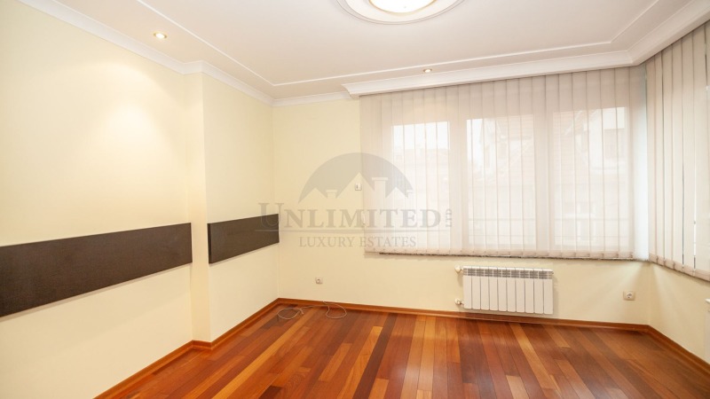 Kiadó  Ház Sofia , Centar , 647 négyzetméter | 10792991 - kép [12]