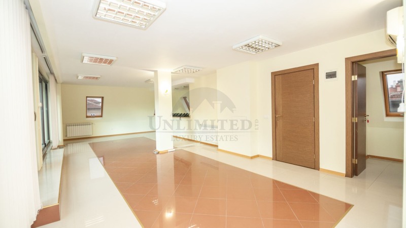 Kiadó  Ház Sofia , Centar , 647 négyzetméter | 10792991 - kép [11]