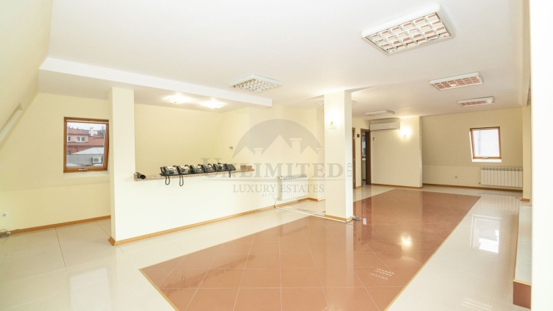 Kiadó  Ház Sofia , Centar , 647 négyzetméter | 10792991 - kép [16]