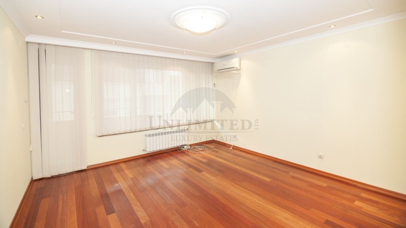 Kiadó  Ház Sofia , Centar , 647 négyzetméter | 10792991 - kép [10]