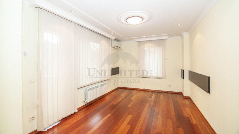 Kiadó  Ház Sofia , Centar , 647 négyzetméter | 10792991 - kép [14]
