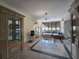 2 quartos Idealen centar, Pleven