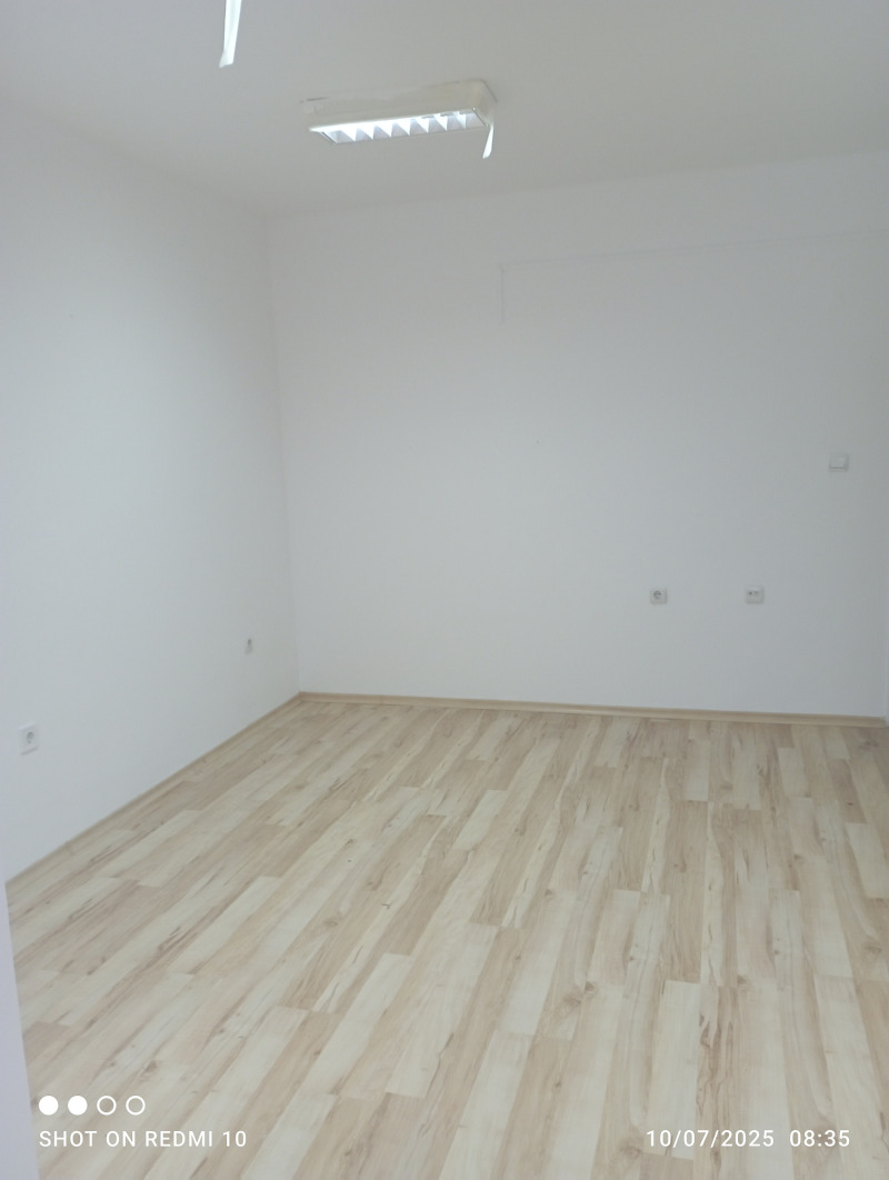 Kiadó  Hivatal Sofia , Belite brezi , 38 négyzetméter | 62947155 - kép [2]