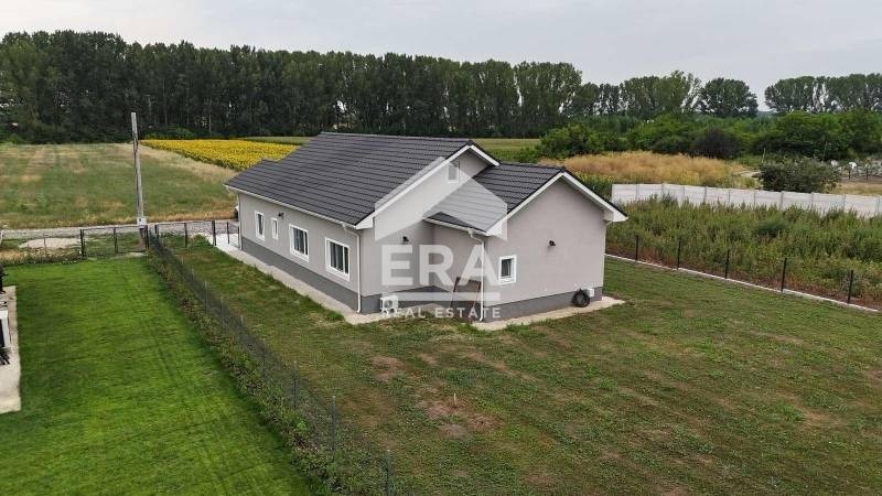 Дава под наем КЪЩА, с. Сандрово, област Русе, снимка 3 - Къщи - 53888512