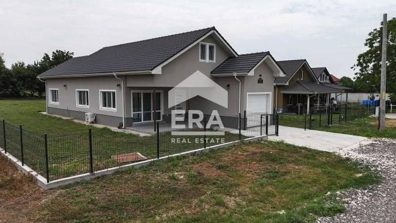 Дава под наем КЪЩА, с. Сандрово, област Русе