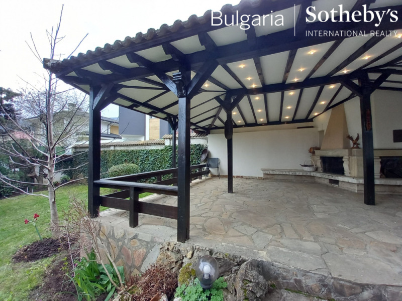 Издаје се  Кућа Софија , Драгалевци , 766 м2 | 11102067 - слика [2]