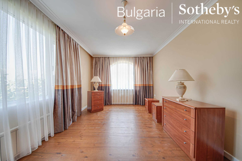 Издаје се  Кућа Софија , Драгалевци , 766 м2 | 11102067 - слика [17]