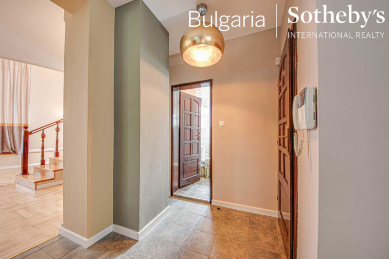 Издаје се  Кућа Софија , Драгалевци , 766 м2 | 11102067 - слика [10]