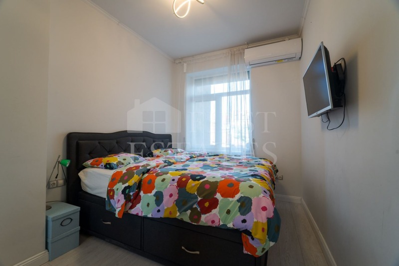 Дава под нем  2-стаен, град София, Център •  850 EUR • ID 41571904 — holmes.bg - [1] 