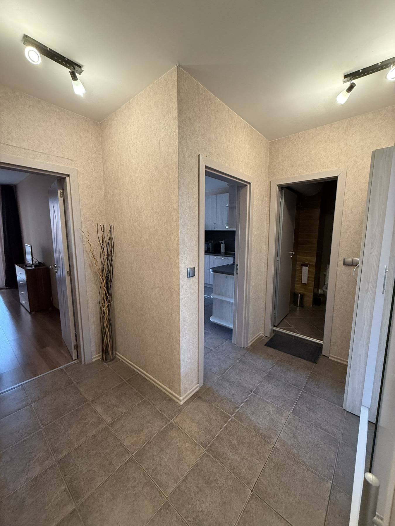 Дава под наем 2-СТАЕН, гр. София, Бъкстон, снимка 5 - Апартаменти - 53778385