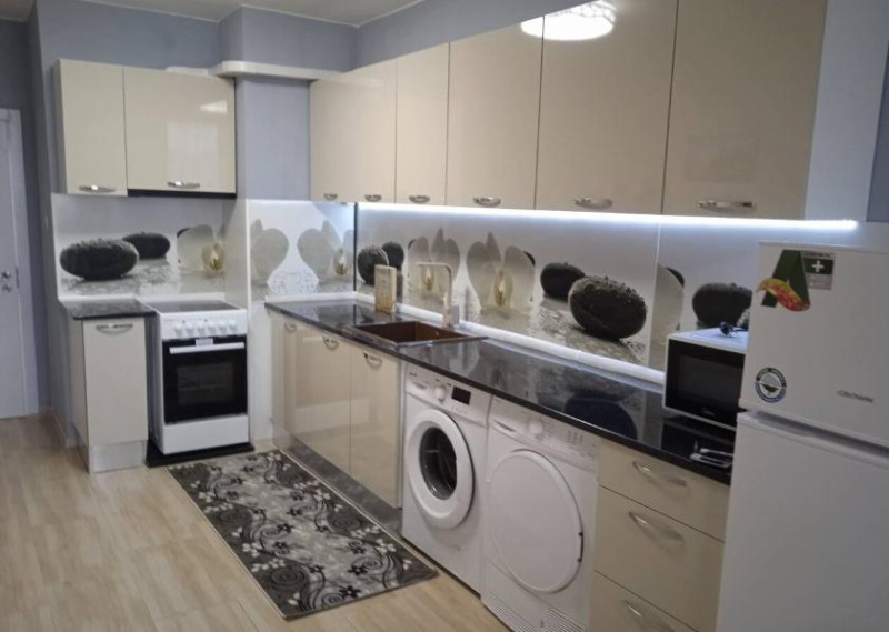 Издаје се  1 спаваћа соба Пловдив , Тракија , 70 м2 | 42898601