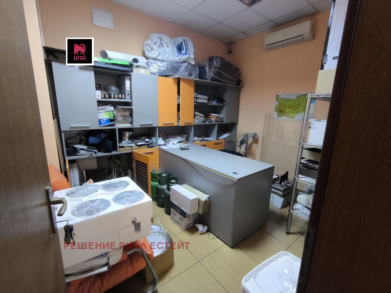 En renta  Comercio Sofia , Borovo , 208 metros cuadrados | 77026512 - imagen [11]