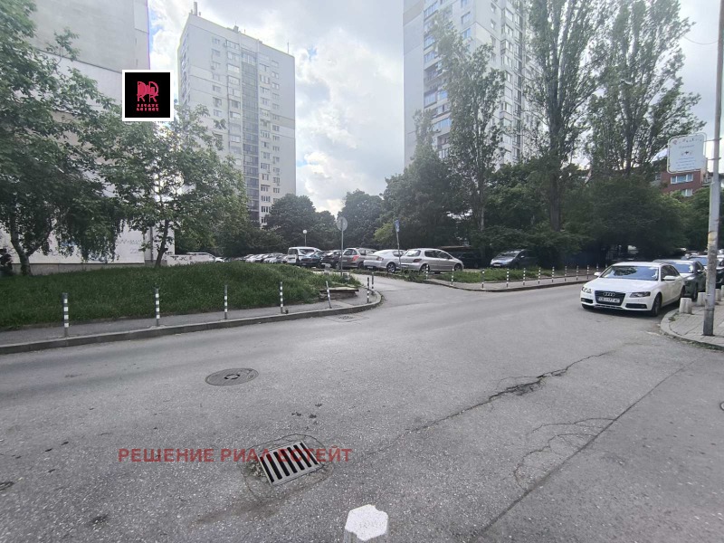 En renta  Comercio Sofia , Borovo , 208 metros cuadrados | 77026512 - imagen [17]
