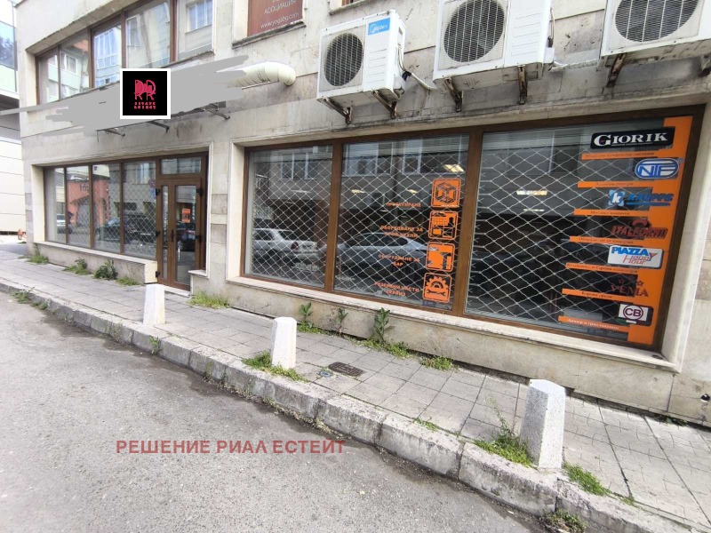 En renta  Comercio Sofia , Borovo , 208 metros cuadrados | 77026512