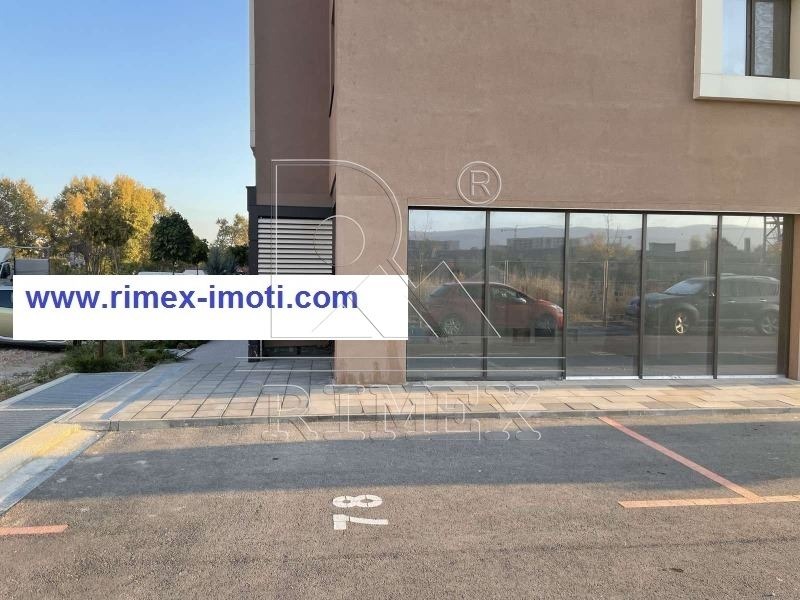 Te huur  Winkel Plovdiv , Kjutsjuk Parizj , 125 m² | 24956319