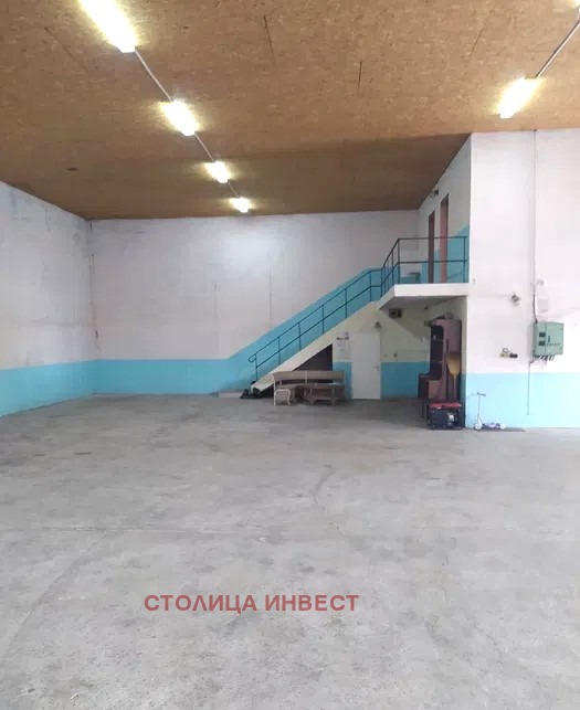 Дава под наем СКЛАД, гр. Русе, в.з. Средна кула