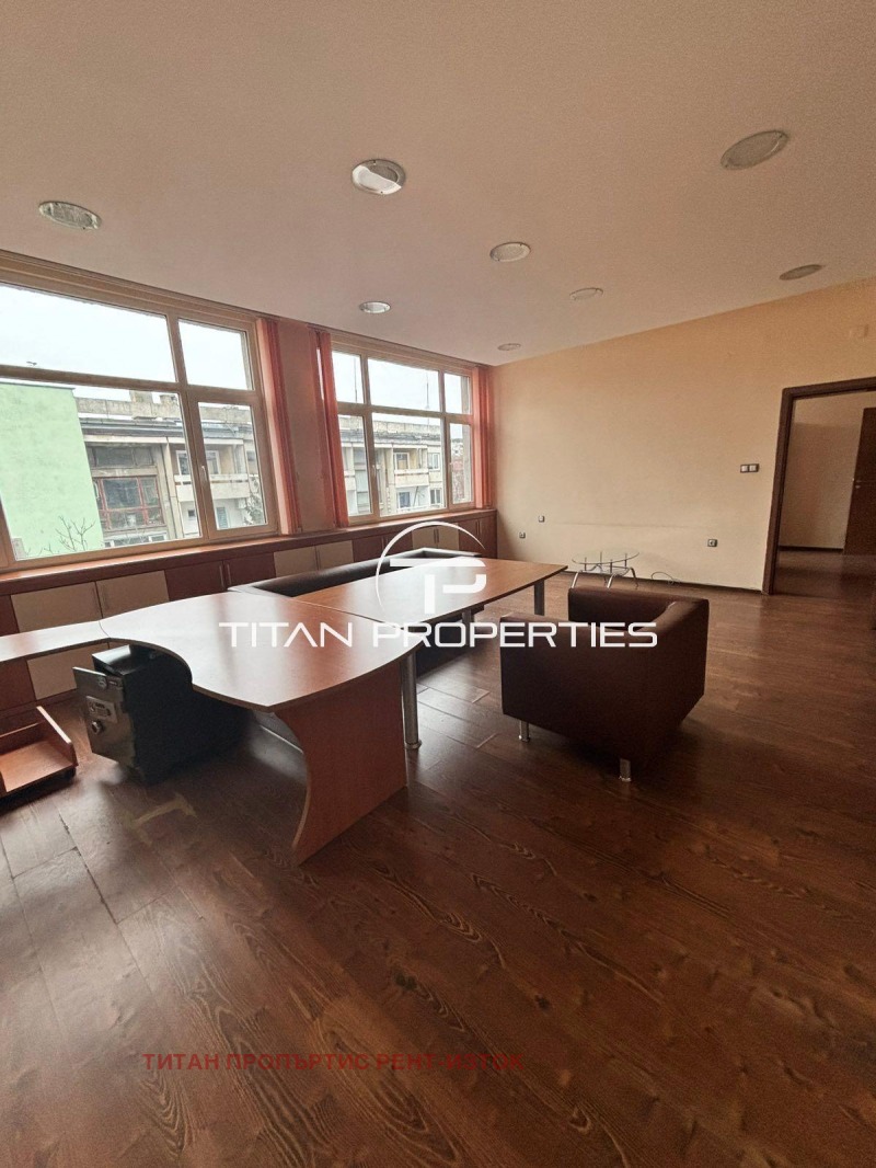 Дава под Наем ОФИС в град Бургас, Възраждане - 55 кв.м / 380 € » 743.22 лв., ТИТАН ПРОПЪРТИС РЕНТ-ИЗТОК