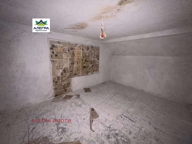 Дава под наем КЪЩА, с. Варвара, област Пазарджик, снимка 4 - Къщи - 53451925