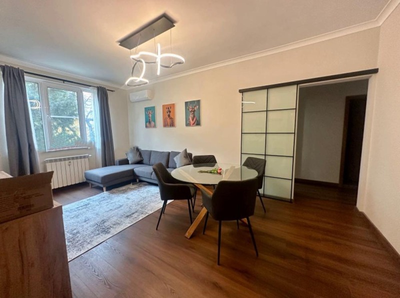 Дава под нем  4-стаен, град София, Център • 1 300 EUR • ID 71363210 — holmes.bg - [1] 