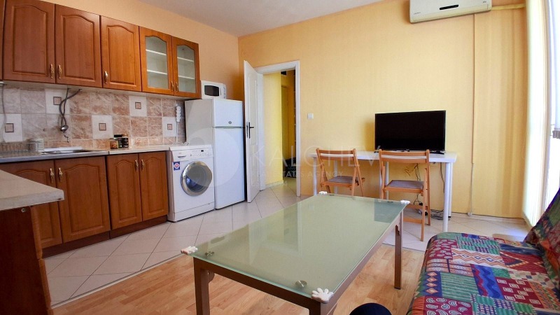 Дава под нем  2-стаен, град Варна, Бриз •  450 EUR • ID 72130178 — holmes.bg - [1] 