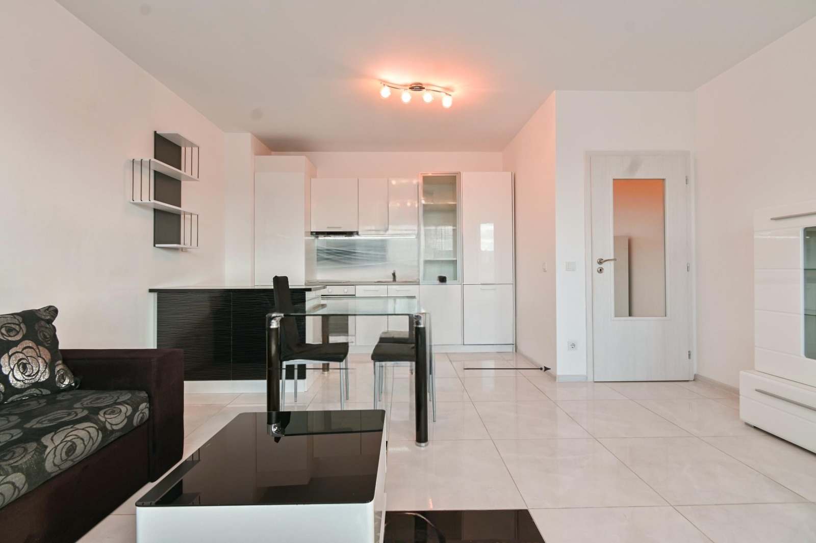 Дава под наем 3-СТАЕН, гр. София, Красна поляна 1, снимка 2 - Апартаменти - 53781777