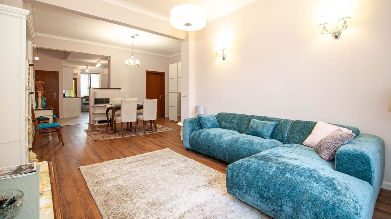 En renta  2 dormitorios Sofia , Doktorski pametnik , 115 metros cuadrados | 11856209