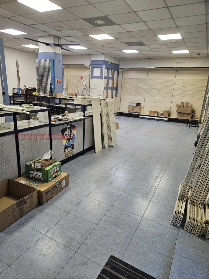 Дава под наем МАГАЗИН, гр. Пловдив, Център, снимка 2 - Магазини - 53531349