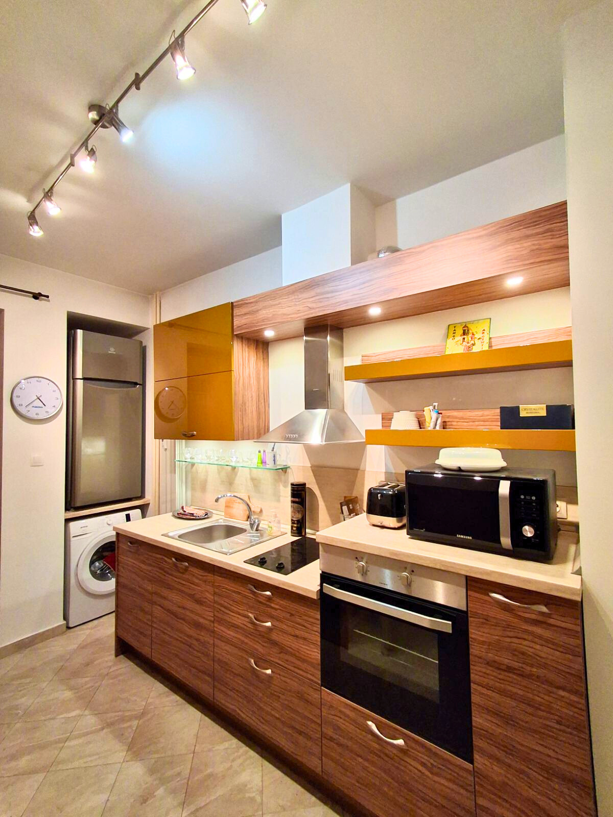 Дава под наем МНОГОСТАЕН, гр. София, Център, снимка 7 - Апартаменти - 54203834