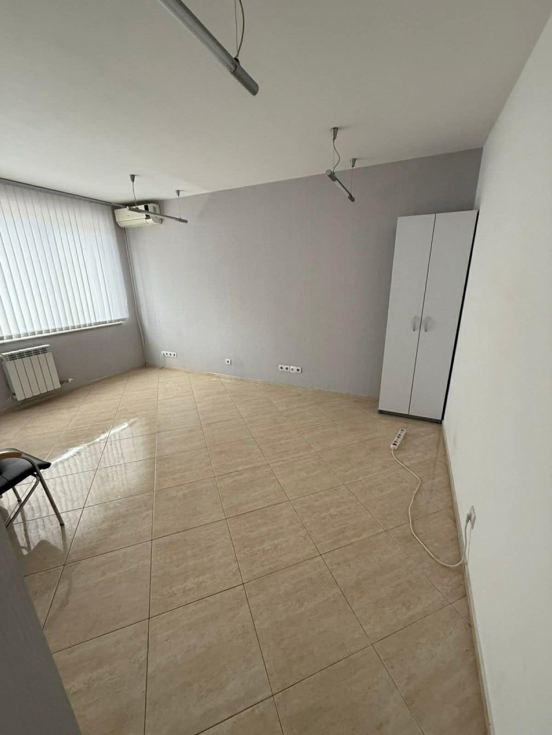 Kiadó  Hivatal Sofia , Goce Delcsev , 48 négyzetméter | 91881780 - kép [3]