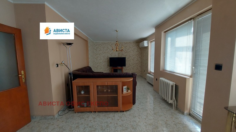 Дава под наем 3-СТАЕН, гр. София, Хладилника