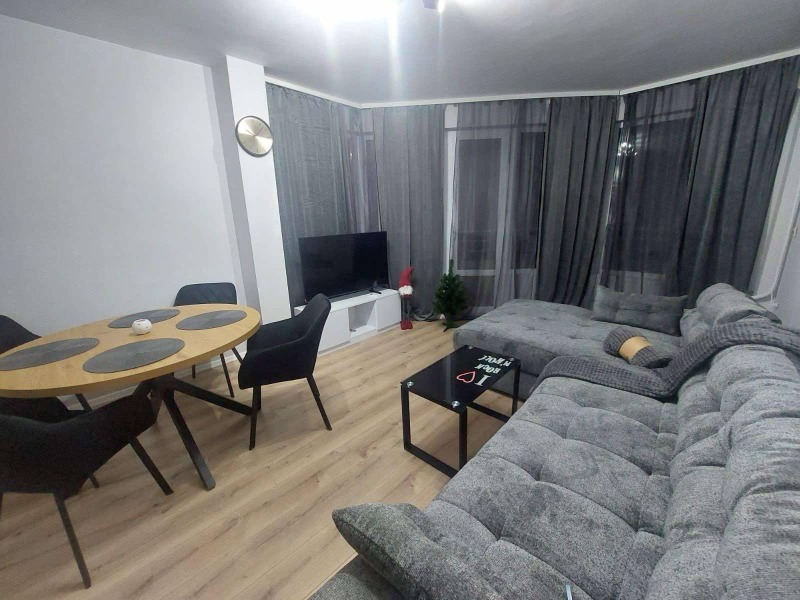 A louer  1 chambre Plovdiv , Maracha , 65 m² | 51959210