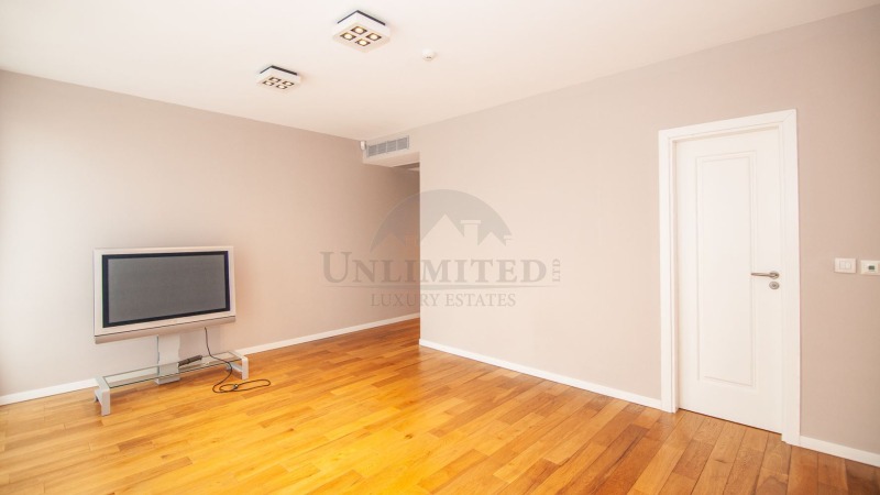 De inchiriat  3+ dormitor Sofia , Țentâr , 450 mp | 97637234 - imagine [13]