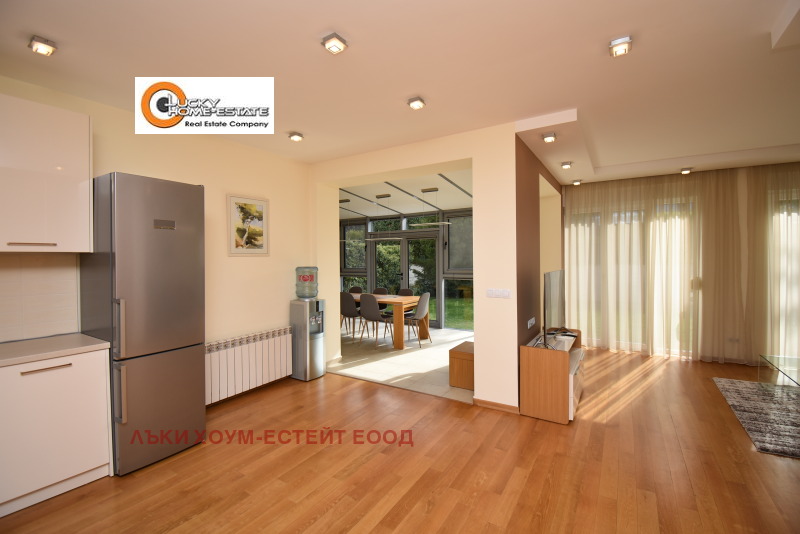Издаје се  Кућа Софија , в.з.Малинова долина , 265 м2 | 31365981