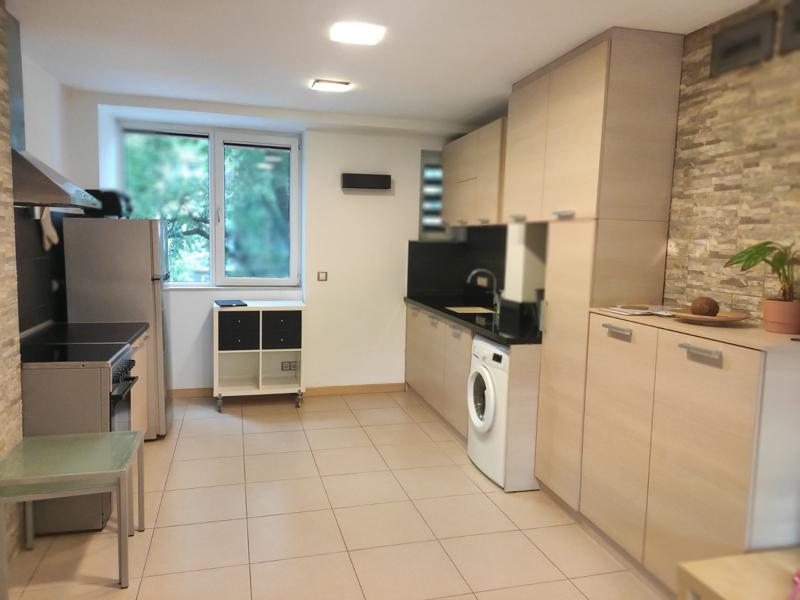 Дава под наем  3-стаен град София , Център , 95 кв.м | 48215279