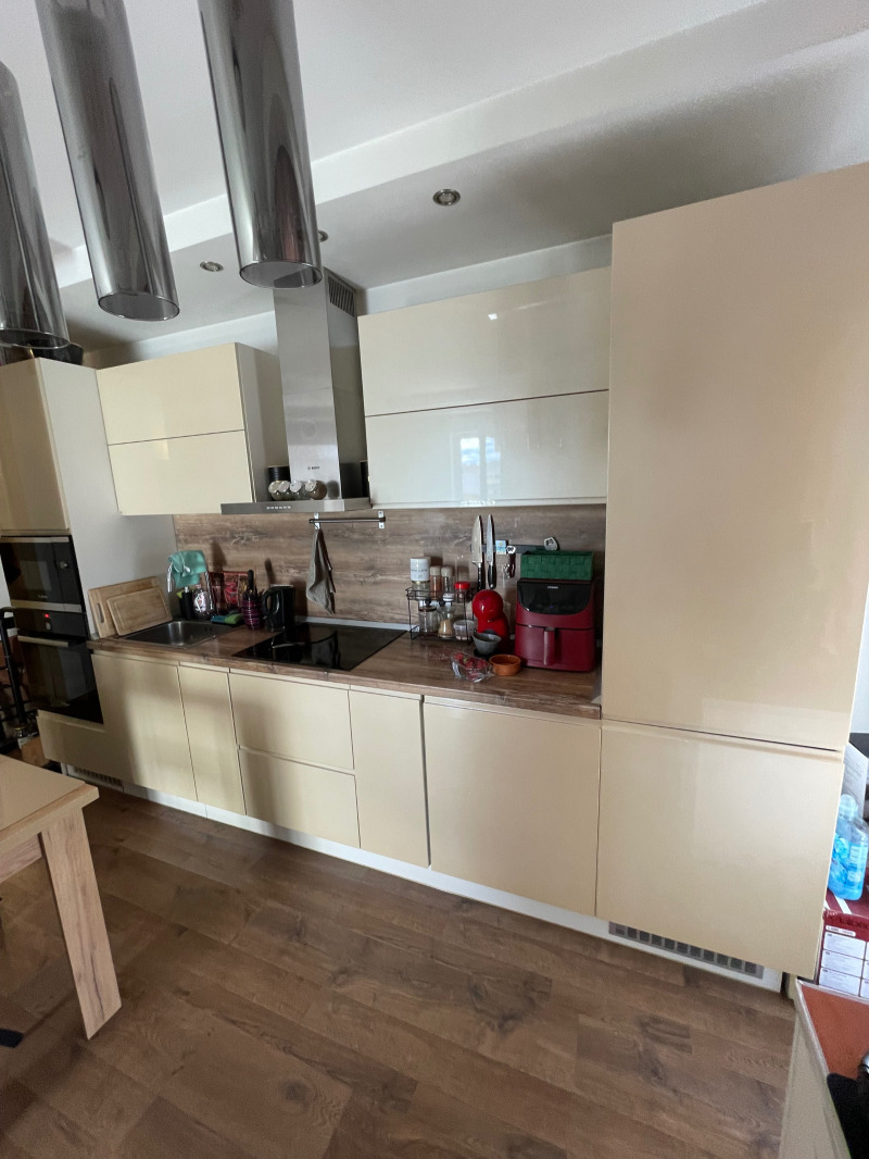 Дава под нем  2-стаен, град София, Люлин 10 •  500 EUR • ID 62504616 — holmes.bg - [1] 