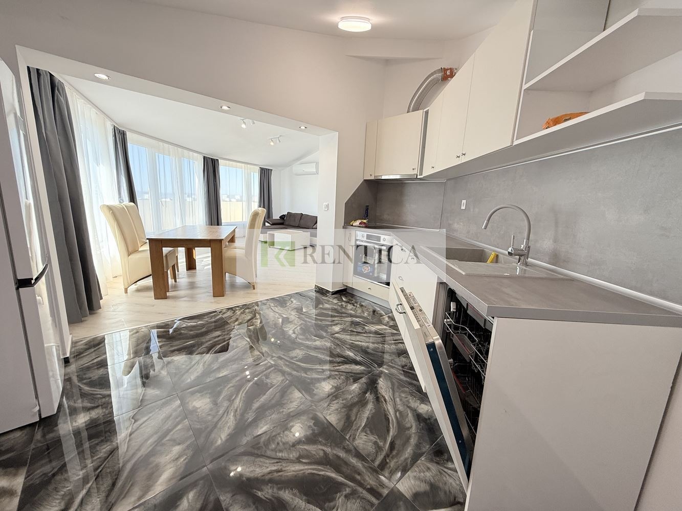 Дава под наем 4-СТАЕН, гр. Варна, Левски 2, снимка 2 - Апартаменти - 53820644