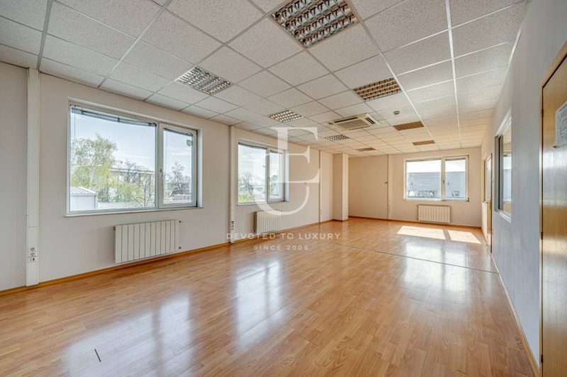 Kiadó  Ipari épület Sofia , Voenna rampa , 790 négyzetméter | 51619141 - kép [13]