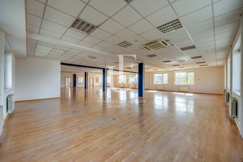 Kiadó  Ipari épület Sofia , Voenna rampa , 790 négyzetméter | 51619141 - kép [10]