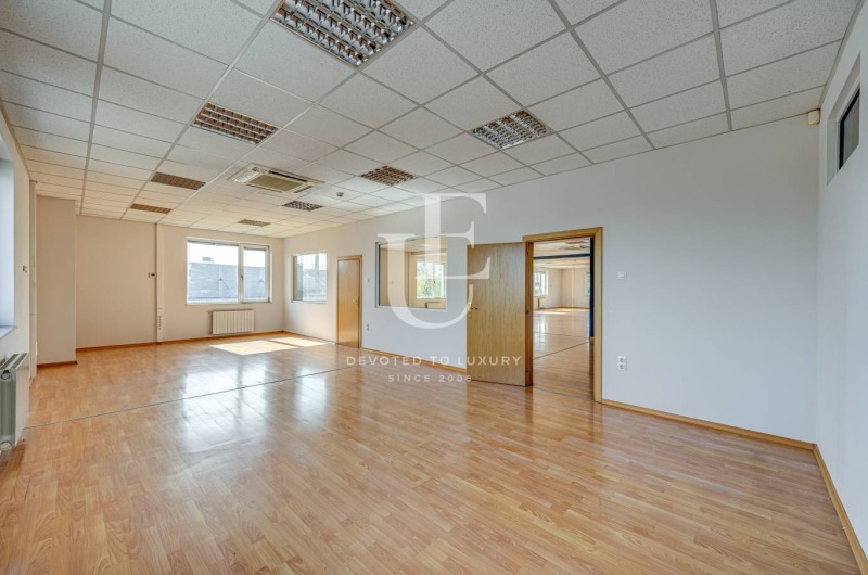 Kiadó  Ipari épület Sofia , Voenna rampa , 790 négyzetméter | 51619141 - kép [8]
