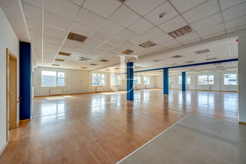 Kiadó  Ipari épület Sofia , Voenna rampa , 790 négyzetméter | 51619141 - kép [11]