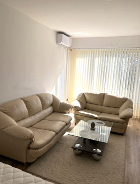 Studio Kyutchouk Parij, Plovdiv 1